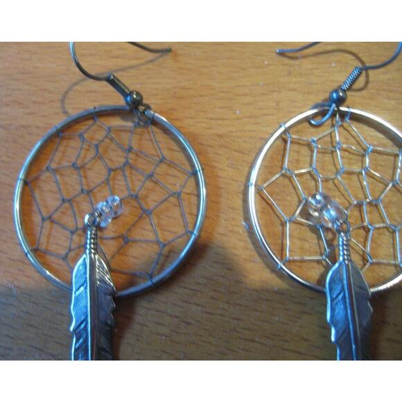 Dream Catcher Silver Dangle Pieced Earrings with Pretty Leaf & Beads - Vintage - Picture 2 of 3